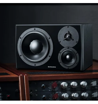 Dynaudio Pro LYD 48 32Hz-21kHz, 2x50W H/MF + 80W LF Class-D